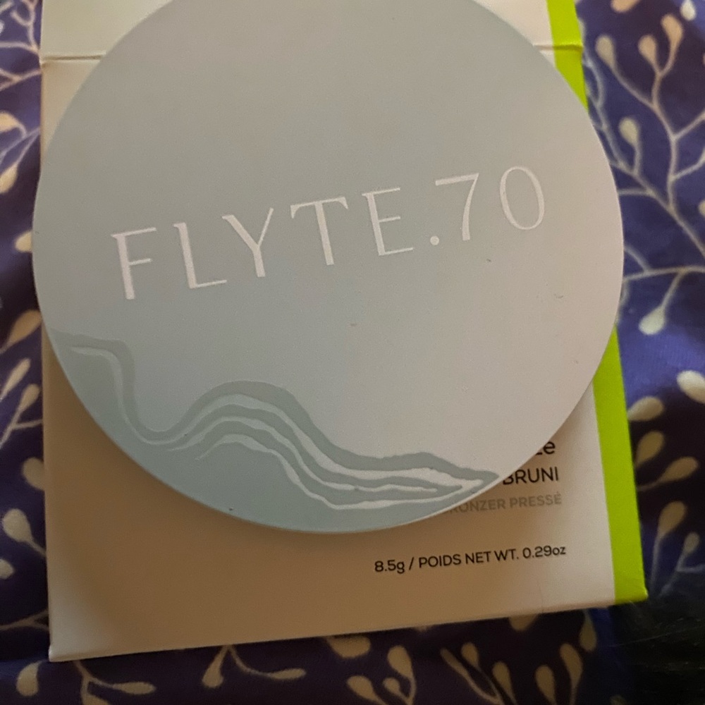 FLYTE.70 Bronzer in VACATION
